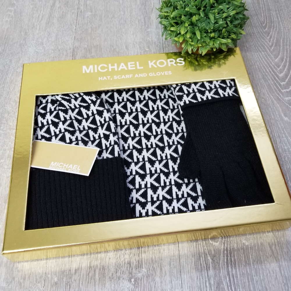 🎉HP🎉Michael Kors Hat/Scarf/Gloves Boxed Set